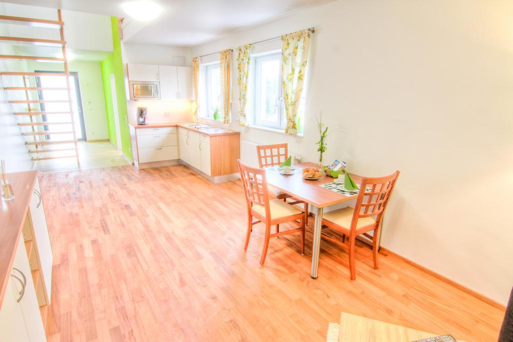 Jungingers Aparthotel Holzheim  Bilik gambar